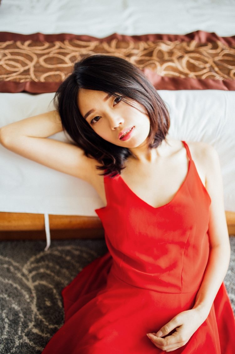 日本高挑av女星吉木梨纱大展姣好身材