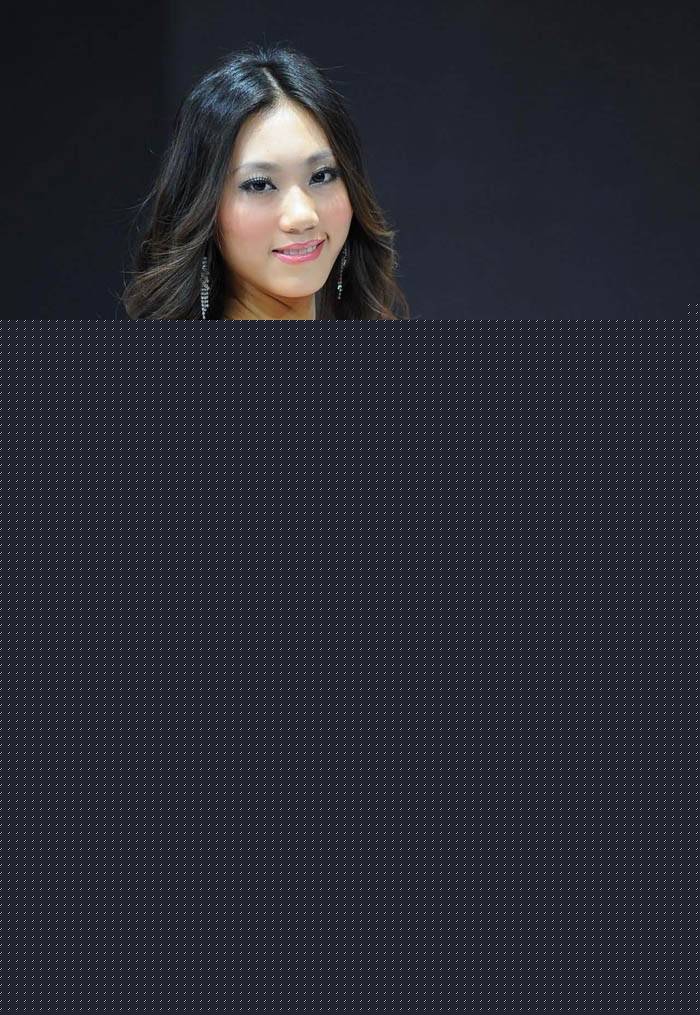 车展上的性感美模妩媚动人照
