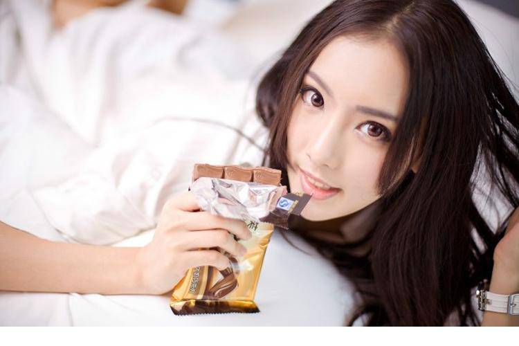 蜜桃美女衬衫私房照清纯无比