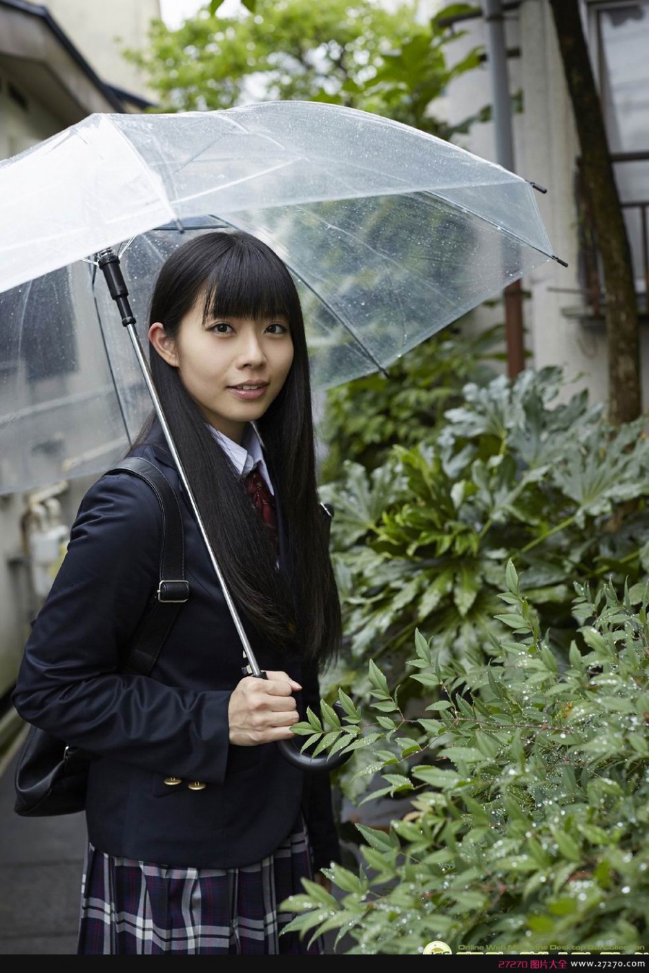内野未来学生制服性感迷人