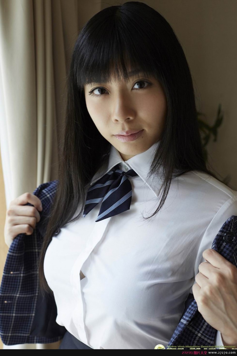 内野未来ol制服性感写真
