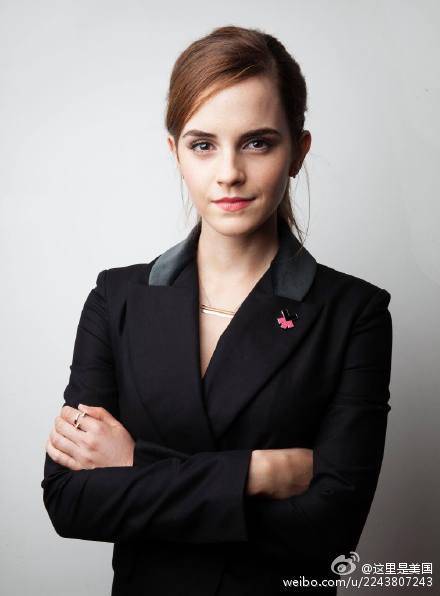 欧美美女艾玛沃特森唯美学士服艺术写照
