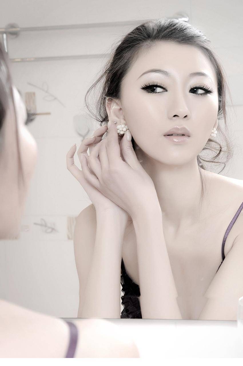亚洲漂亮妹子陆依娜性感人体艺术写真