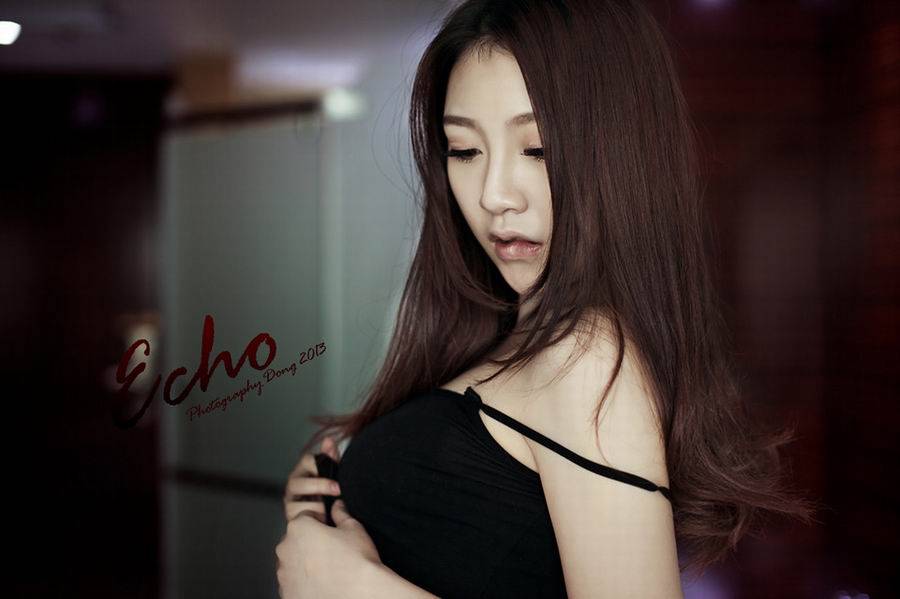 90后美女模特私房黑色诱惑