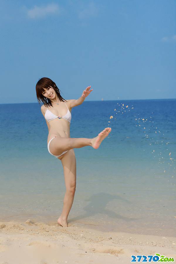 清�比基尼少女海边诱人照片