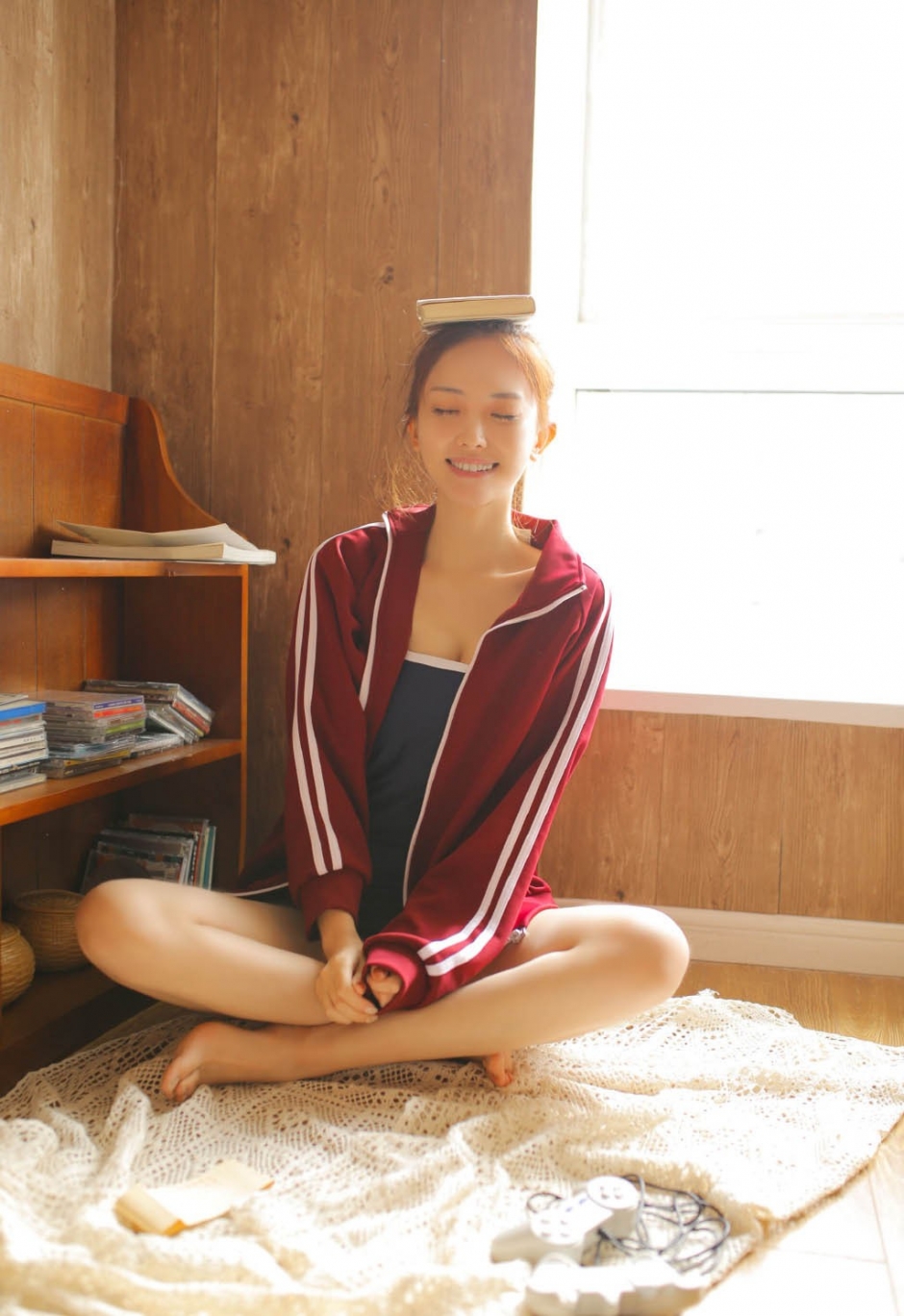 死水库吊带美女红色校服性感制服诱惑写真