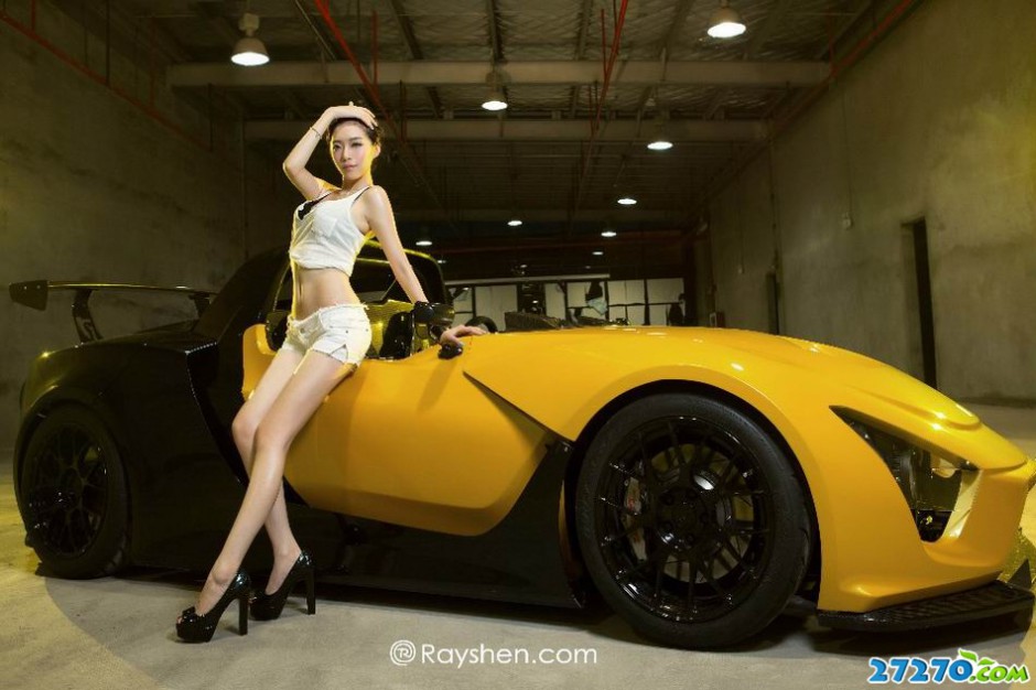 惊艳美女车模盼倪性感写真