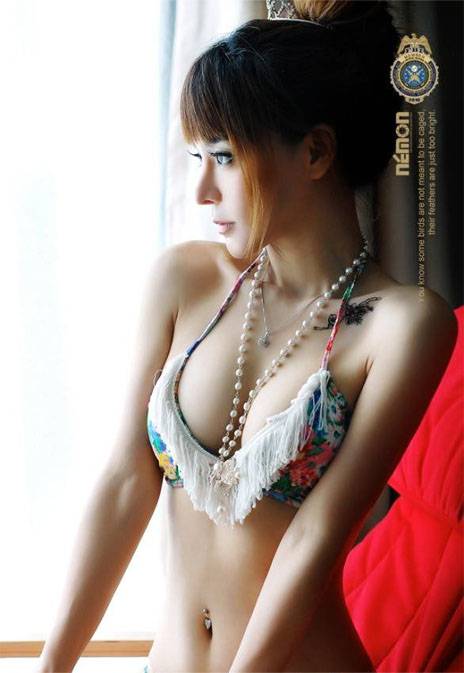 极品混血模特全裸私房照