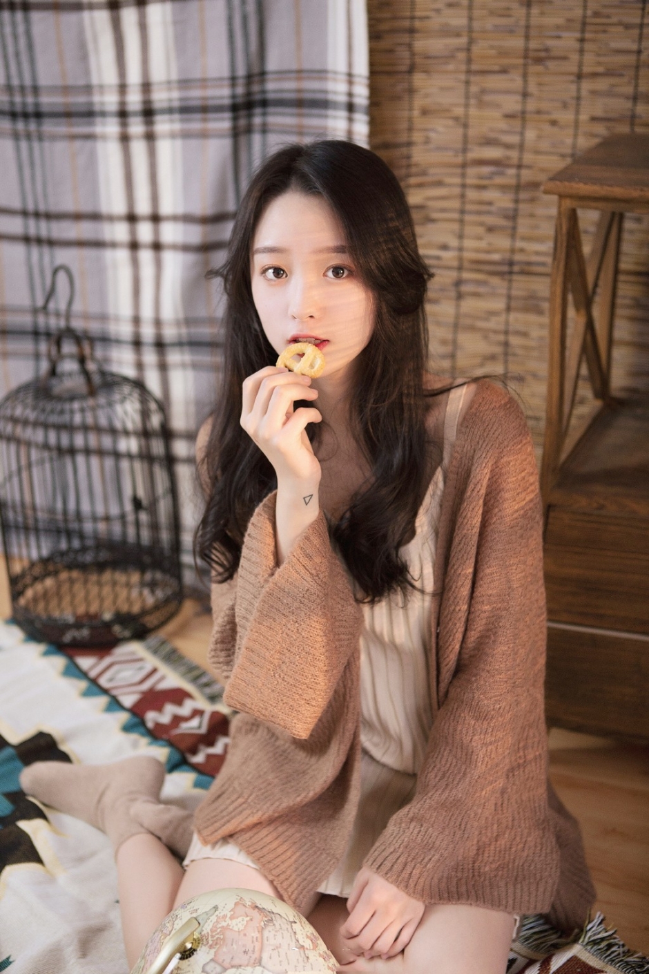 极品成熟美女白嫩肌肤性感私房撩人写真