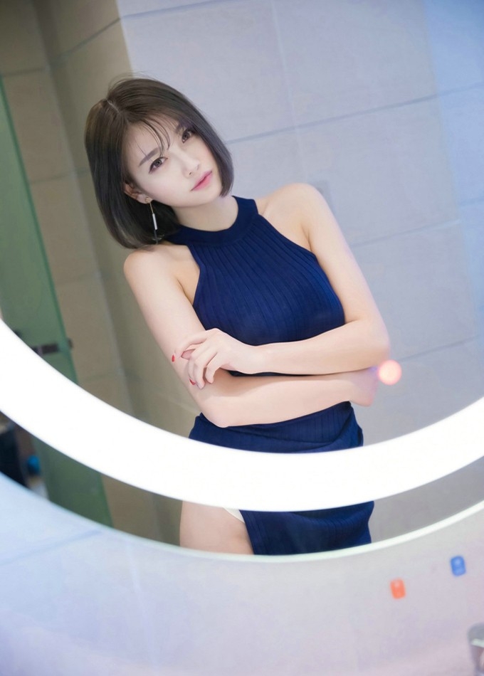 骨感美女紧身包臀裙丰乳翘臀高跟美腿诱惑写真