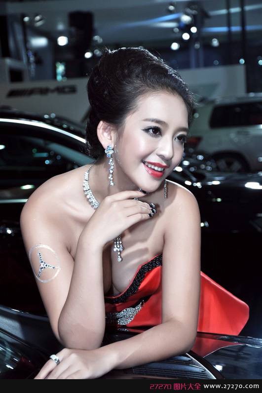 2012成都车展女神曹阳 性感远胜干露露