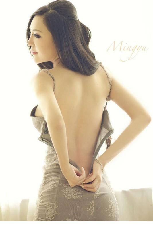 韩国美女室内人体艺术诱惑写真