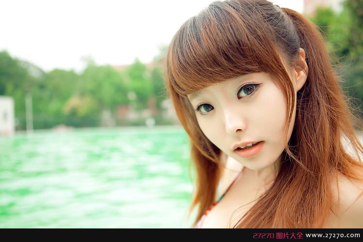 性感童颜美女小夏泳装俏皮写真