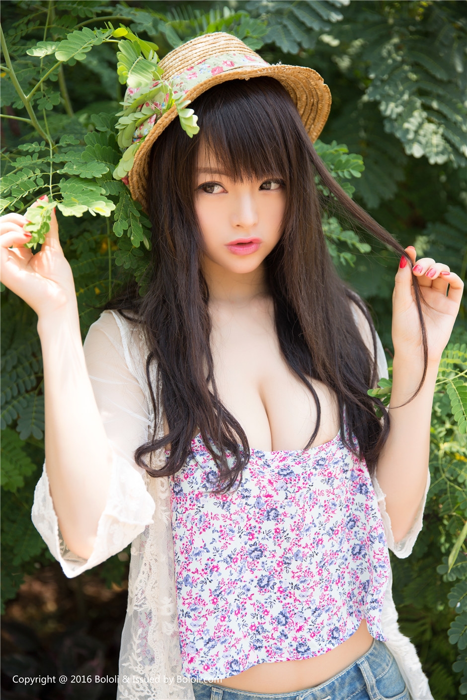 骨感美女歪歪户外性感美乳诱惑写真照片(1/40)