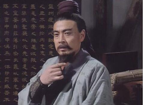 为什么刘备对诸葛亮说：马谡这个人不可重用？