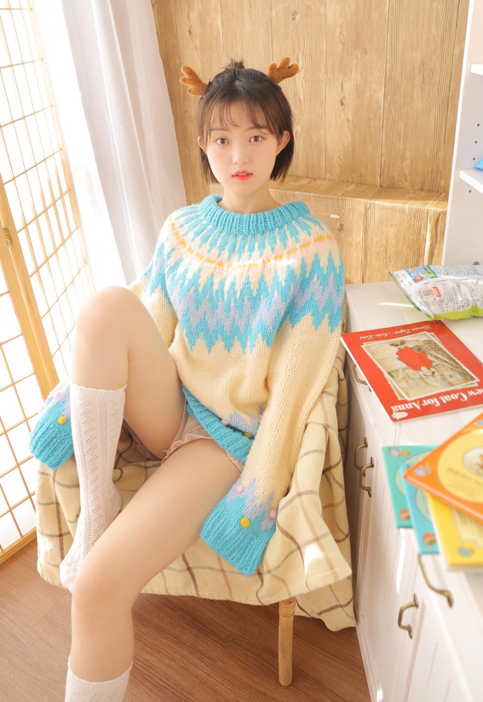 清纯长腿美女毛衣短裤森女系治愈笑容私房写真