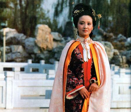 《红楼梦》中的王熙凤人物分析 她的性格特点描写