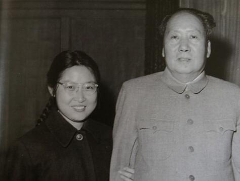 毛泽东与贺子珍之女，李敏是主席家的＂洋宝贝