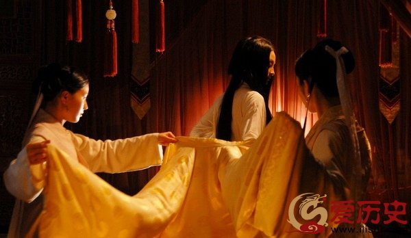 妃嫔侍寝秘闻：霍光不许宫内女人穿裙子