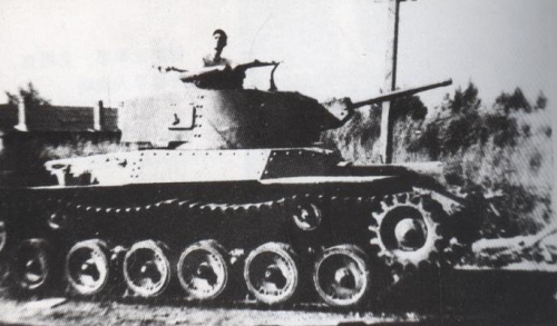 东北坦克大队成立时的第一辆坦克