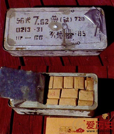 美国收藏者手中由美军带回的在越战中缴获的整箱56式步枪弹。这种由中国生产的枪弹当年曾大量支援北越军队。