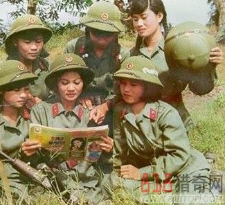 解放军冲到越南女军营 看到这样惊人一幕!