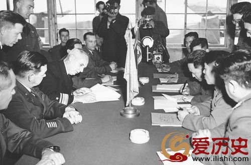 中美朝鲜停战谈判：谈判耗时两年多 签字10分钟