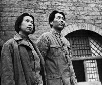 毛泽东告诫江青：党是无产阶级党 不是夫妻党