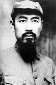 周恩来为啥留胡子 为躲避敌人还是出于无奈