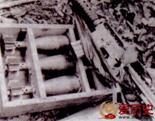 SOG改装后的82毫米迫击炮弹和木质包装箱,每箱中固定有3枚炮弹