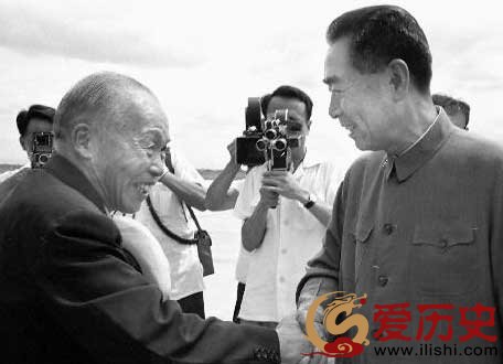 新中国成立后,李宗仁躲过重重阻挠,携妻取道瑞士回到大陆。