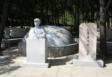 朝鲜境内的志愿军烈士陵园：毛岸英葬于桧仓