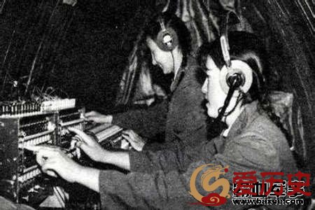惊人一幕:少女脱衣挤奶 供战士解渴