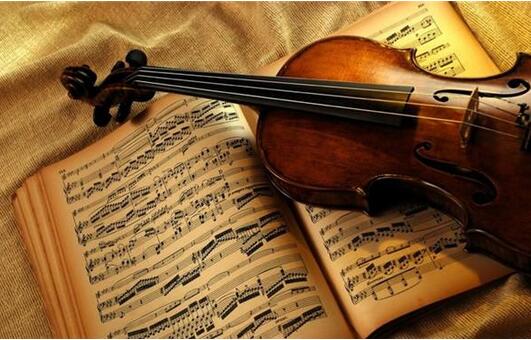 小提琴的发明源于哪个时期哪个发明人？发明参照物是什么？