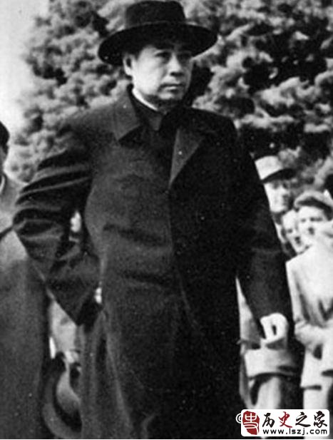 他是周恩来在中央特科处决的第一个重大叛徒，如不叛变，地位极高