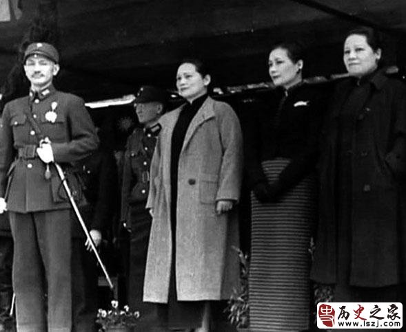 孙中山去世后，蒋介石竟然向宋庆龄求婚，这是怎么回事？