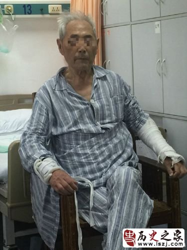 男子医院掌掴患病父亲 老人被打的手骨骨折