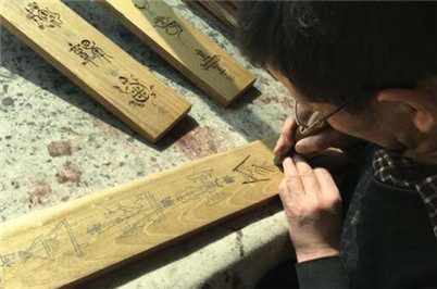 兰州民间雕刻艺术：陈世三借木雕技艺复刻古老文字符号