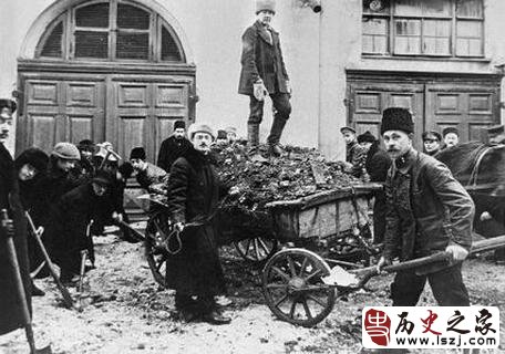 “星期六义务劳动”苏维埃共和国的缔造者列宁的号召