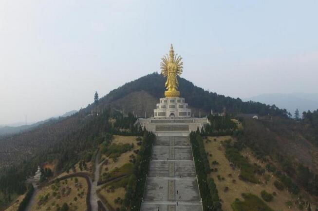 湖南密印寺大佛:千手观音像高达99是.19米 是世界最大露天佛像