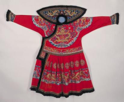 清代皇后服饰：清代皇后百蝶袍、龙袍与朝袍的区别是什么？