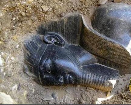 古埃及第十八王朝第九位法老阿蒙霍特普三世狮身人面像的左眼
