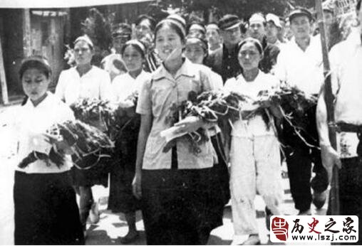 朝战老照片：被俘的美女游击队员及凄美爱情