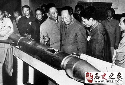 【组图】毛泽东罕见老照片：你见过毛泽东打乒乓球吗？