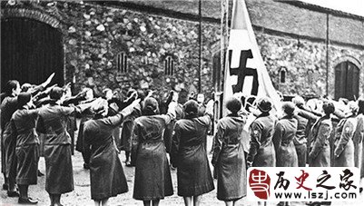 【图】二战老照片：二战德国战败后数百名女军官集体自杀