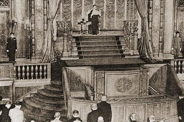 日本天皇宣布投降及签降书的照片(1945年8月14日)