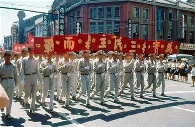 【组图】八旬老人蒋介石与台湾阅兵老照片