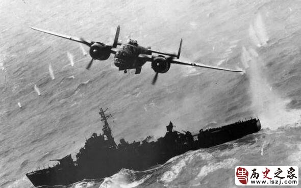 【老照片】日本败亡前的照片 美军正在日本神户投下燃烧弹进攻