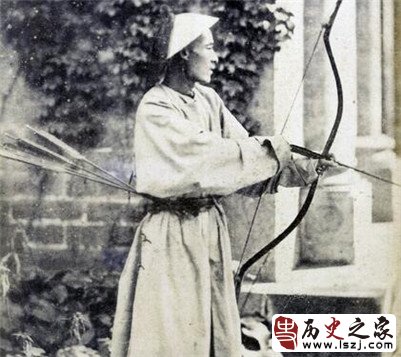 【组图】1874年珍贵罕见老照片：手持弓箭的清军士兵
