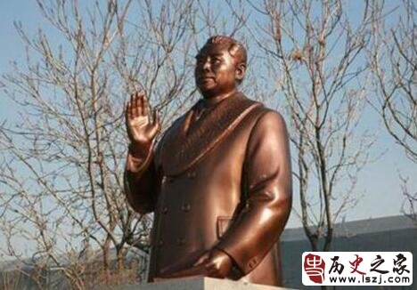 周恩来的首尊铜像为什么是树立在朝鲜？金日成还亲自监督完成的修建